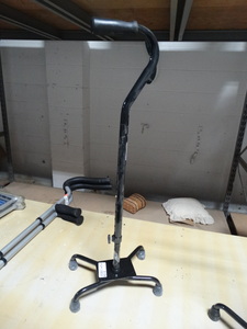 lot 8158 image: New adjustable 4 foot cane