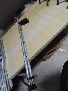 lot 8159 image: Pair of new AWESOME arm crutches - These are nothing like normal crutches-