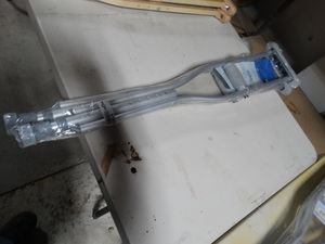 lot 8163 image: Medline Medical- adjustable aluminum crutches-NEW in package