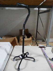 lot 8170 image: Drive medical  adjustable cane w 4 feet- New