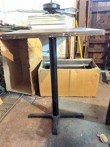 lot 5580 image: Bar Table