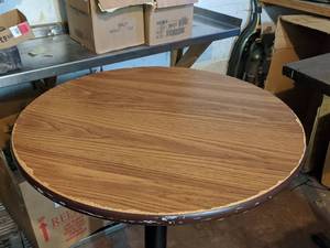 lot 5581 image: Round Bar Table
