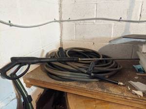 lot 5585 image: Hose With Spray Nozzle