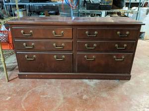 lot 5635 image: Six Drawer Dresser