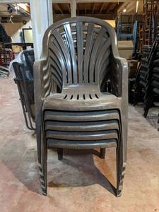 lot 5636 image: (5) Outdoor Plastic Chairs