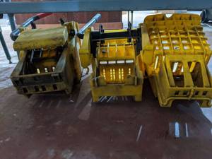 lot 5649 image: Mop Bucket Parts, Rings With Eyelet & Clips And Assorted Items