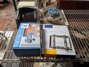 lot 5654 image: Turbo Lock, TV Mount And Assorted Items