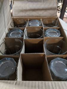 lot 5669 image: Rocks Glasses And Assorted Items
