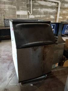lot 5705 image: Manitowoc Ice Machine B57Q