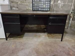 lot 5729 image: Office Desk
