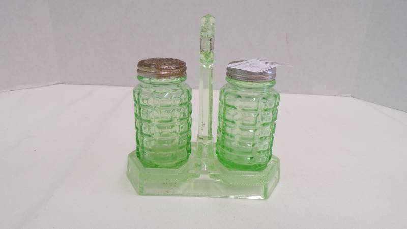 Vaseline glass salt shaker no lid