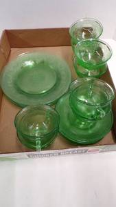 lot 5133 image: Mostly Uranium Glass