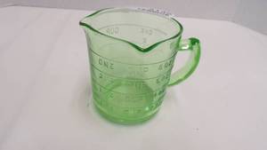 lot 5139 image: Uranium Measuring Cup