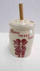 lot 5140 image: Quart Size Butter Churn