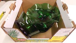 lot 5165 image: Green Glassware