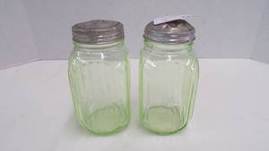 lot 5170 image: Uranium Glassware Shakers