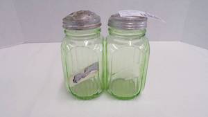 lot 5171 image: Uranium Glassware Shakers