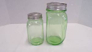 lot 5172 image: Uranium Glassware Shakers