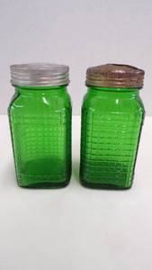 lot 5181 image: Forest Green Shakers
