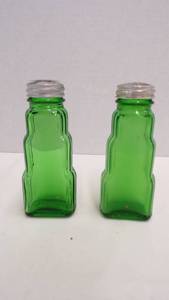 lot 5182 image: Forest Green Shakers