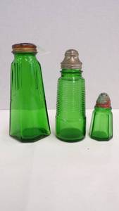 lot 5183 image: Forest Green Shakers