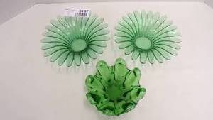 lot 5187 image: Forest Green Glassware
