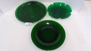 lot 5223 image: Forest Green Glassware