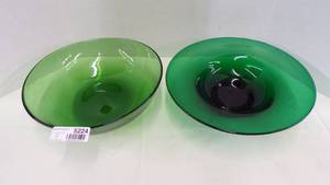 lot 5224 image: Forest Green Glassware