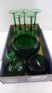 lot 5226 image: Forest Green Glassware