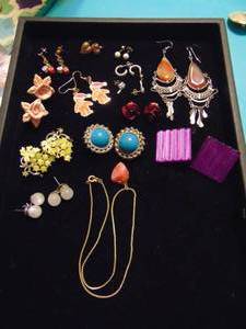 lot 3504 image: Costume Jewelry - Ear Rings - Necklaces