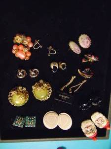 lot 3508 image: Costume Jewelry Earrings