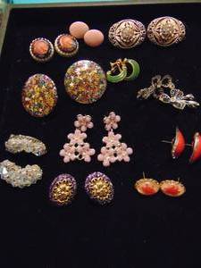 lot 3509 image: Costume Jewelry Earrings