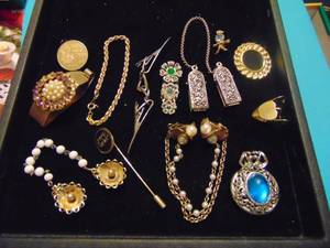 lot 3533 image: Costume Jewelry