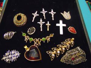 lot 3534 image: Costume Jewelry