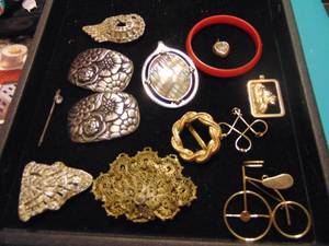 lot 3536 image: Costume Jewelry