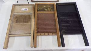 lot 5235 image: Washboards and Decor