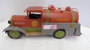 lot 5238 image: Standard Tin Delivery Truck