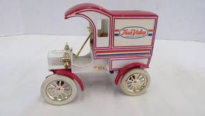 lot 5249 image: Ertl Die Cast 1905 Ford Delivery Car True Value Bank