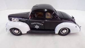 lot 5262 image: Maisto Die Cast 1939 Ford Deluxe State Police Car 118 scale