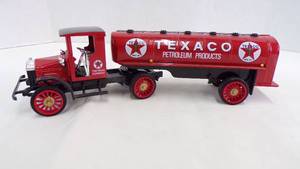lot 5269 image: Ertl 1920 Pierce Arrow Cab Texaco Tanker Truck