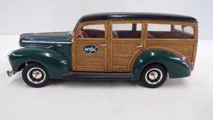 lot 5271 image: Ertl 1940 Ford Woody Wagon Wix Filters