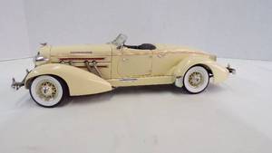 lot 5277 image: 1935 Super Charged Auburn Boattail Speedster Die Cast