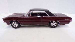 lot 5292 image: Maisto 1965 Pontiac GTO Red Line Die Cast