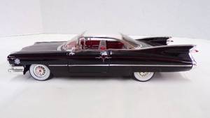 lot 5298 image: Jada 1959 Cadillac Deville Die Cast