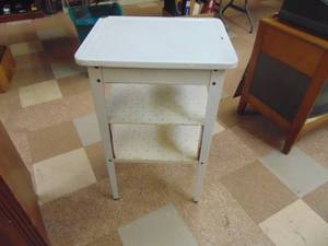 lot 5312 image: Porcelain Shelf Stand