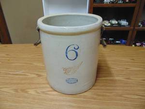 lot 5317 image: 6 Gallon Red Wing Crock