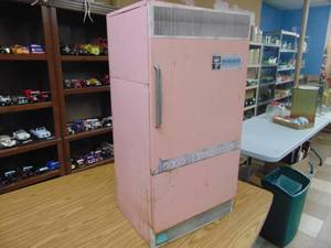 lot 5321 image: Childs Frigidaire