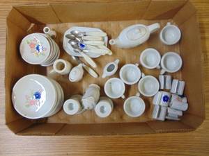 lot 5327 image: Childs Play Tea Set