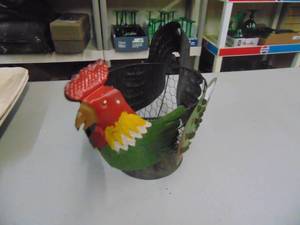 lot 5337 image: Tin Rooster Fruit Basket