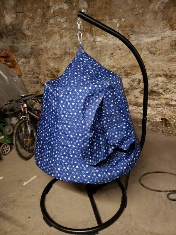 kids hanging tent with stand